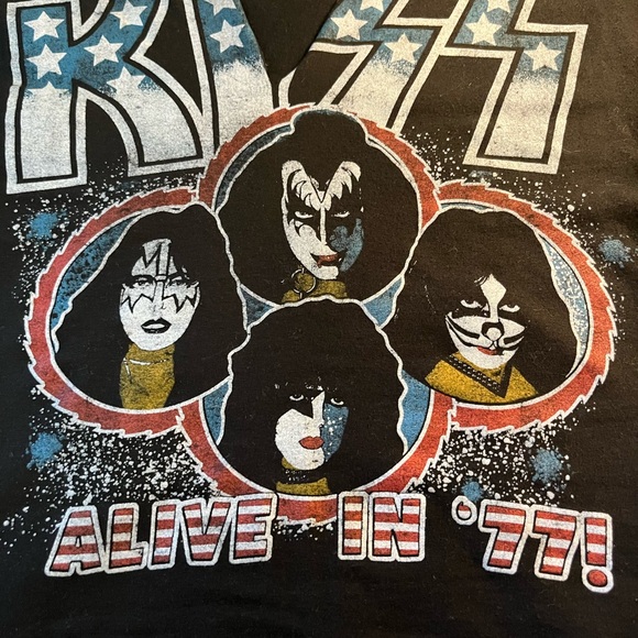 KISS Alive In 77  graphic short sleeve T Shirt - Picture 6 of 8